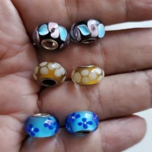 Glass beads (6)